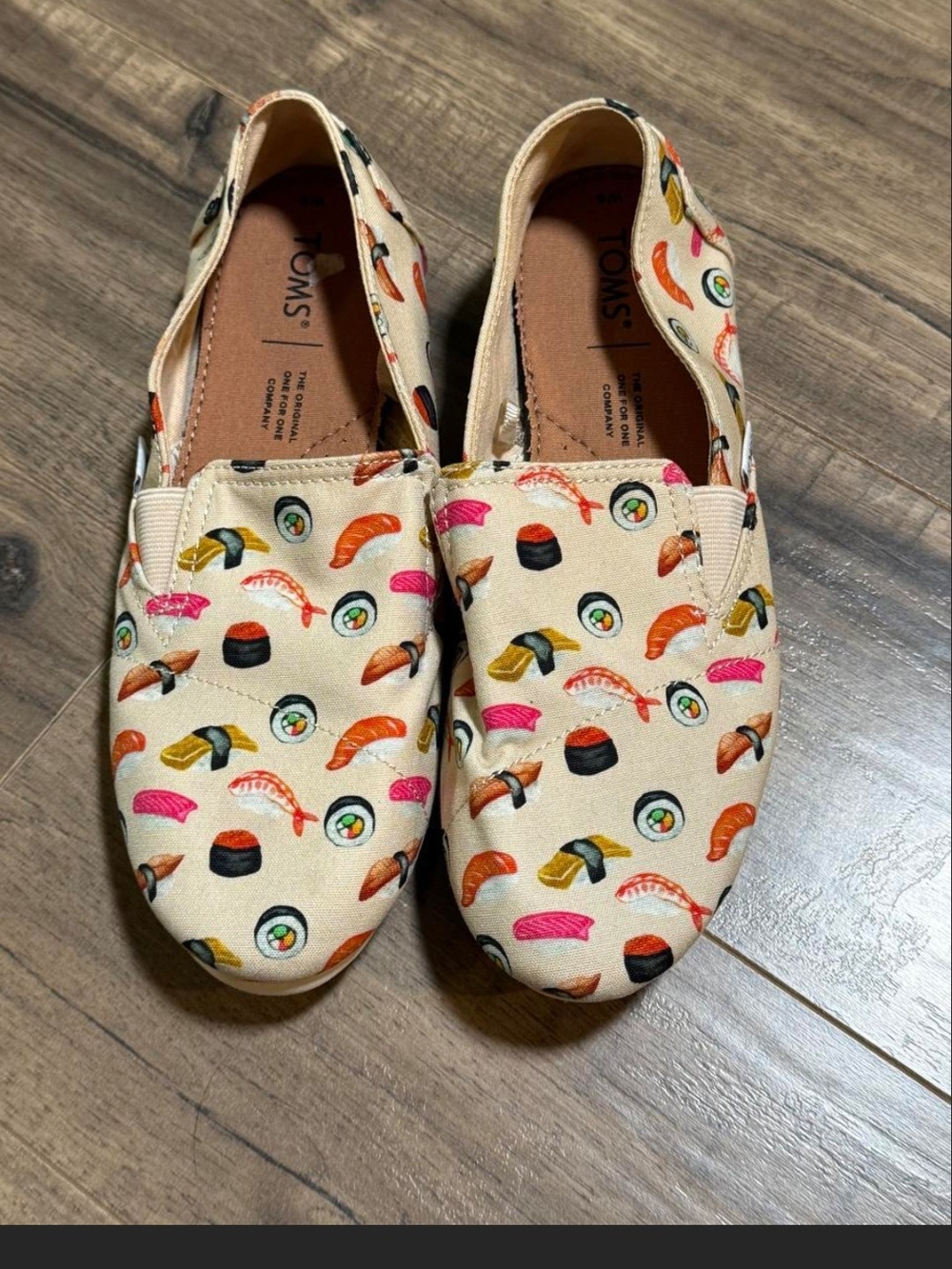 Toms Cream Slip-On Flats with Colorful Sushi 🍥🍣 Print